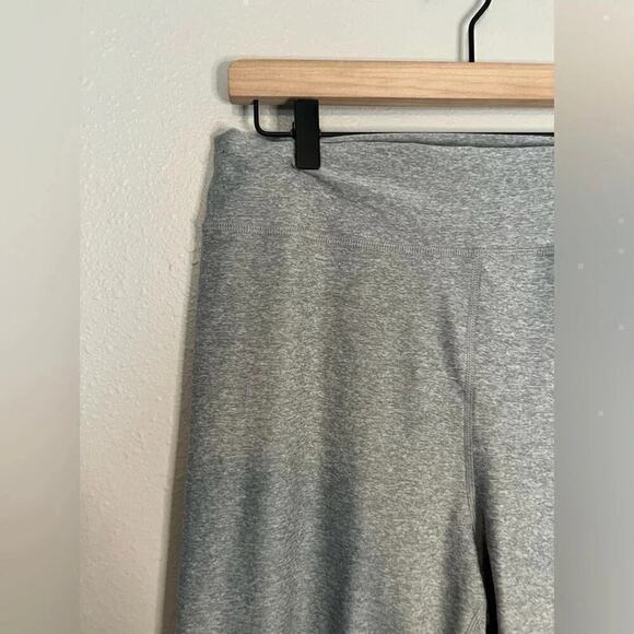 Old Navy Gray Cloud 7/8 Leggings - Picture 4 of 4